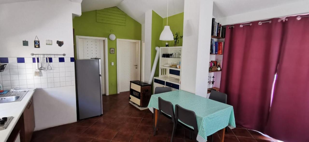 Larisa Apartment Gdinj